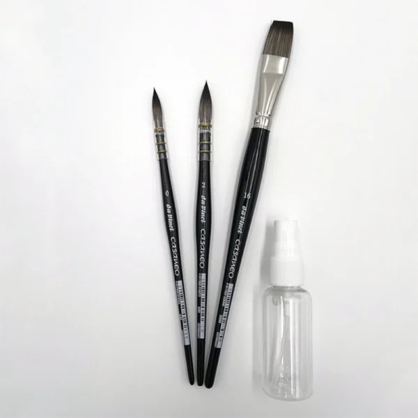 Med da Vinci Casaneo får du nogle super gode akvarelpensler, som kan holde masser af vand og farve. Indeholder pensler i tre størrelser og vandforstøver