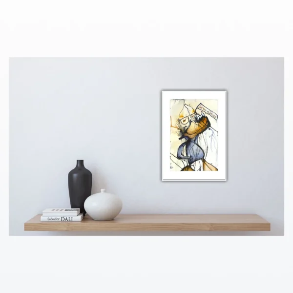 Tegneserieagtig illustration af figur med briller og blå tøj hænger over enkel hylde i minimalistisk indretning.