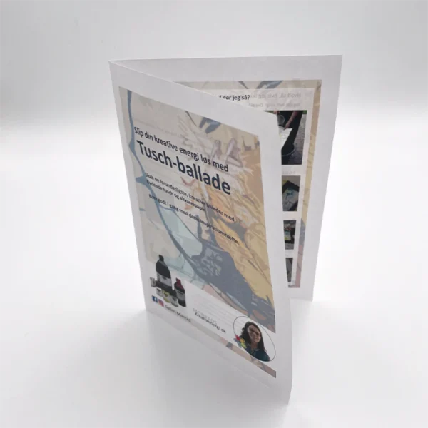 Inspirationshæfte til kreativ brug af flydende tusch og akvarelpapir.