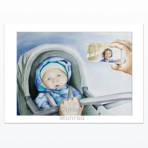 Akvarelmaleri af en baby i barnevogn iført blå dragt, med en hånd der tager selfie med kvinde i baggrunden, af Christina Monrad.
