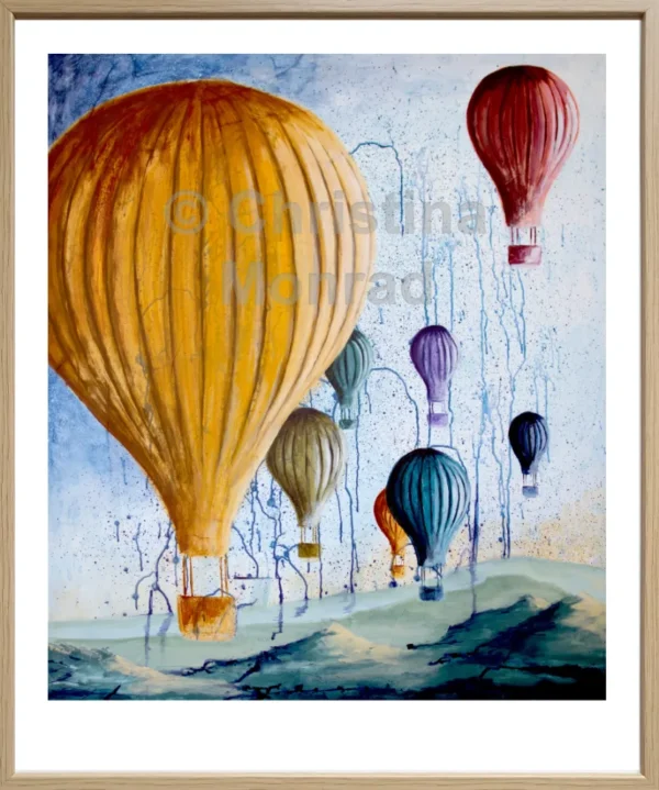 Farverigt maleri af luftballoner i forskellige størrelser og nuancer, svævende over et abstrakt landskab i blå og grønne toner, malet af Christina Monrad.