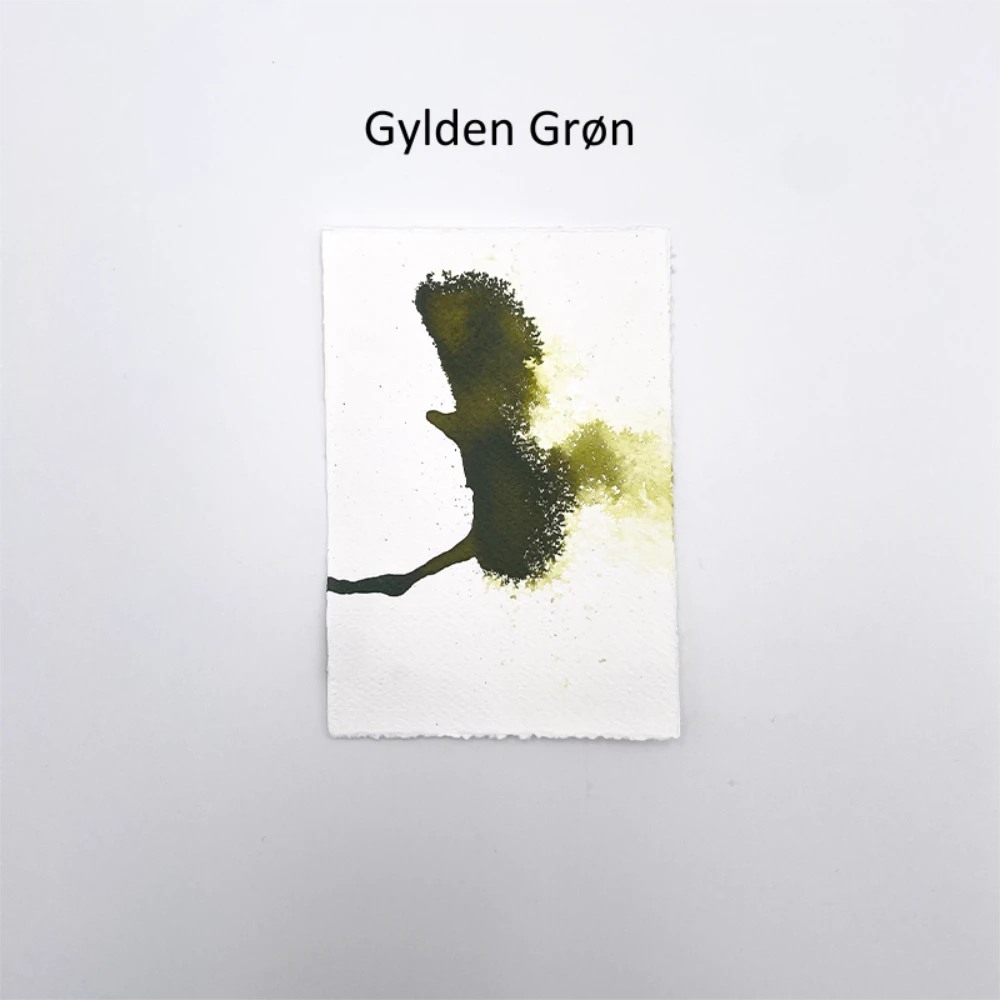 Tusch-ballade startsæt, "naturfarver" 6 Farveprøve med gylden grøn tusch på akvarelpapir med mørke og lyse grønne toner.